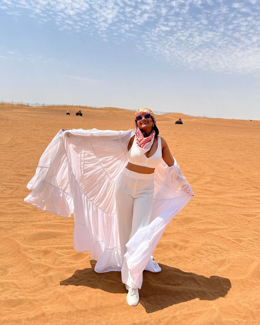 WHITE LYLA SHRUG